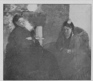 Deux jeunes femmes assises
