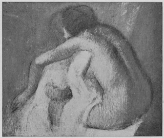 Femme s'essuyant la poitrine