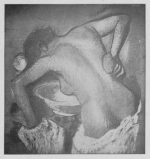 Femme s'épongeant le dos
