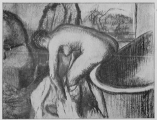 Après le bain, femme s'essuyant