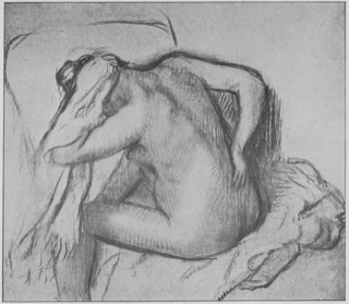 Après le bain, femme s'essuyant la tête