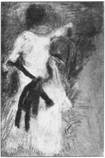 Femme en robe blanche assise dans un fauteuil