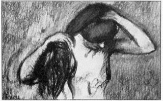 Femme se coiffant