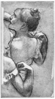 Danseuse rajustant l'épaulette de son corsage