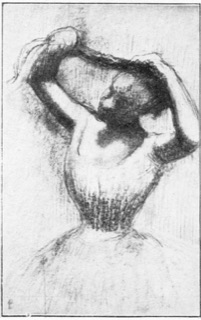Danseuse rajustant sa coiffure