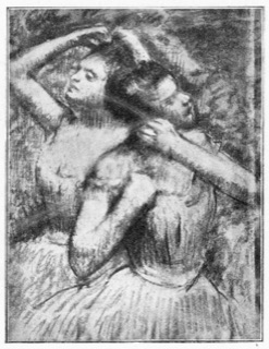 Danseuses debout, rajustant leur coiffure.