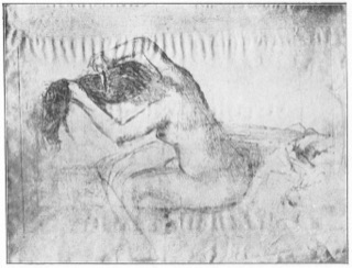 Femme nue se coiffant