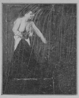 Jeune femme à sa toilette