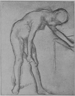 Femme nue s'appuyant à une table