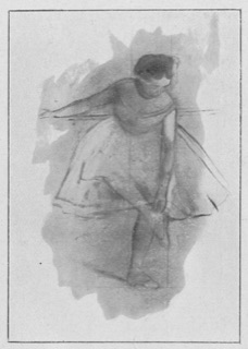Danseuse rajustant son  chausson
